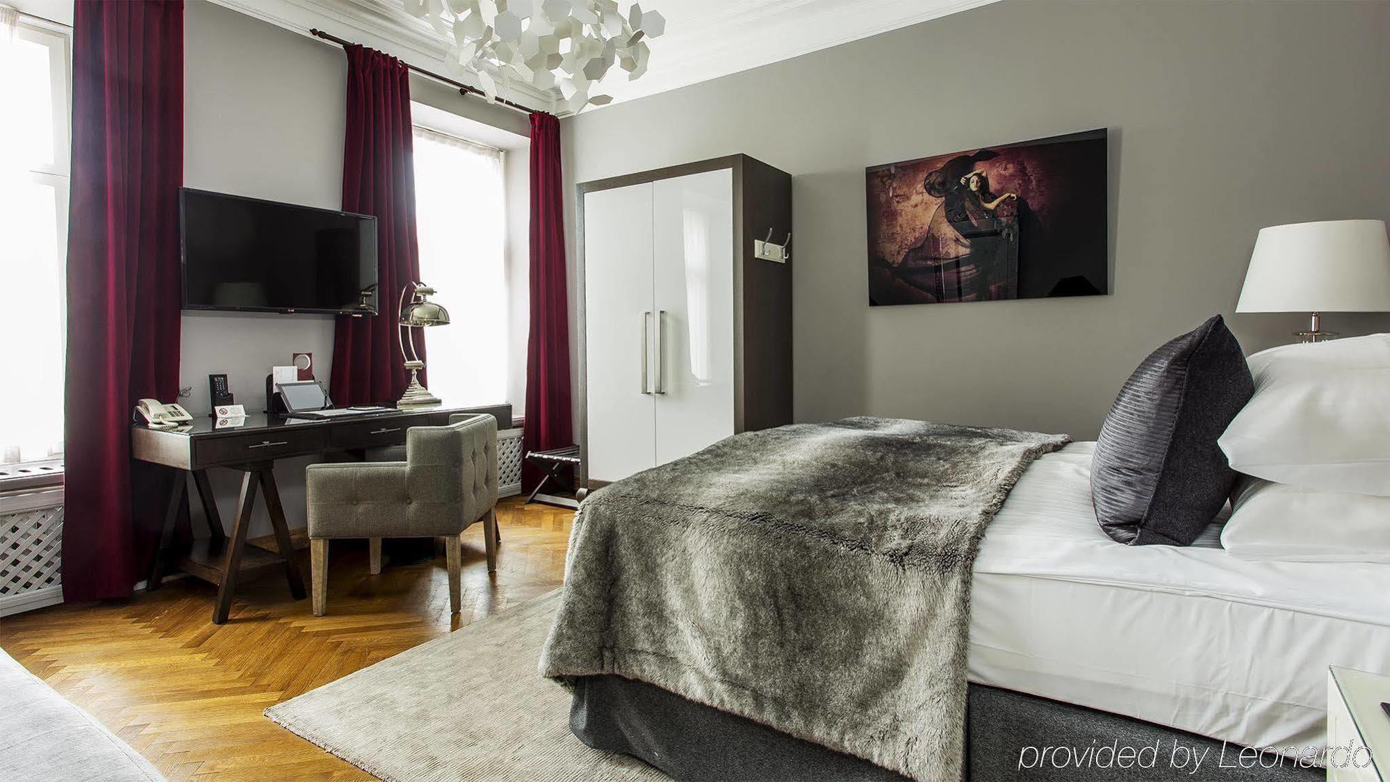 St. Petersbourg Hotel - Small Luxury Hotels Of The World 탈린 외부 사진