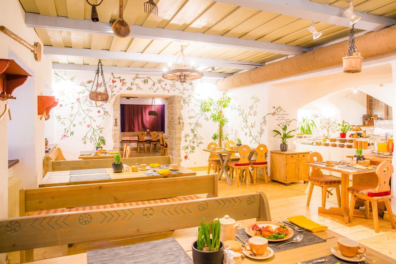 St. Petersbourg Hotel - Small Luxury Hotels Of The World 탈린 외부 사진